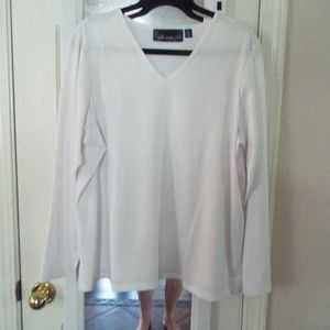 Susan Graver 1X white long sleeve V neck shirt